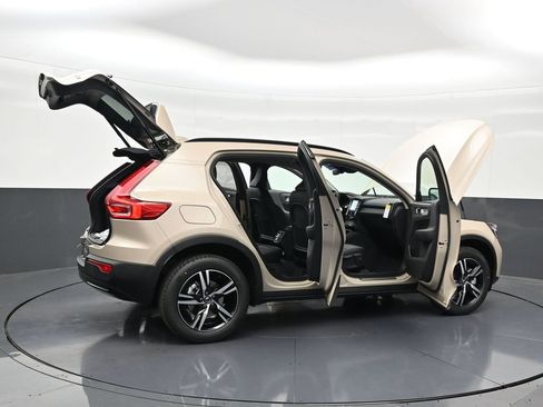 New 2026 Volvo XC40 B5 Core AWD/4WD image 29
