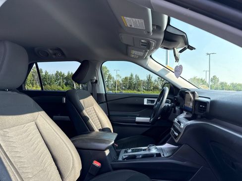 Used 2020 Ford Explorer XLT w/ Comfort Package AWD/4WD image 16