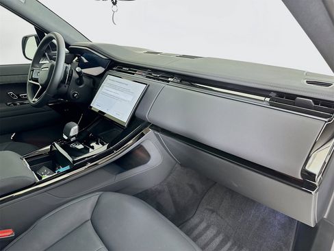 Used 2025 Land Rover Range Rover Sport Dynamic SE image 31