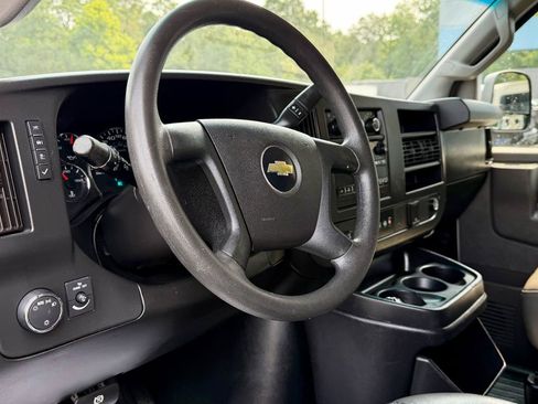 Used 2019 Chevrolet Express 2500 Extended RWD image 18