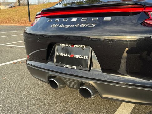 Used 2019 Porsche 911 image 32