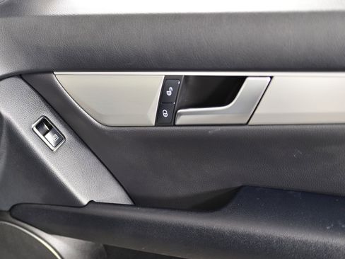 Used 2013 Mercedes-Benz C 300 Sport image 9