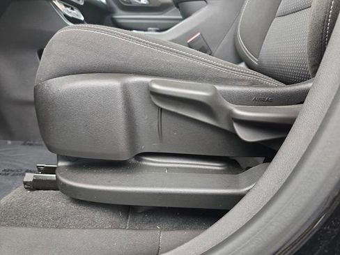 Used 2023 GMC Terrain SLE image 23