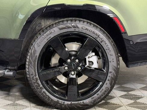 New 2026 Land Rover Defender 130 X-Dynamic SE image 13