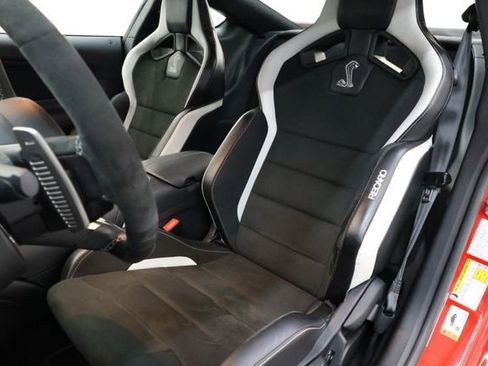 Used 2022 Ford Mustang Shelby GT500 w/ Carbon Fiber Track Pack RWD image 99