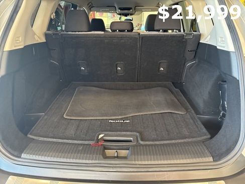 Used 2023 Nissan Rogue SV image 12