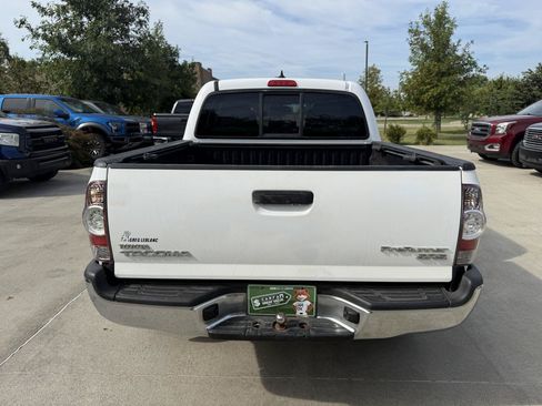 Used 2015 Toyota Tacoma PreRunner w/ SR5 Package RWD image 5