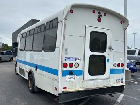 Used 2011 Ford E-450 and Econoline 450 Super Duty w/ Shuttle Bus Prep Pkg RWD image 7