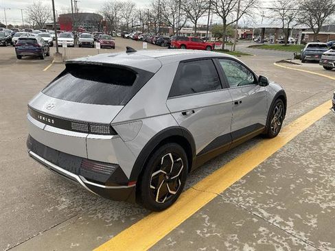 Used 2024 Hyundai Ioniq 5 SEL image 3