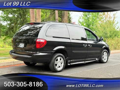 Used 2005 Dodge Grand Caravan SXT image 12