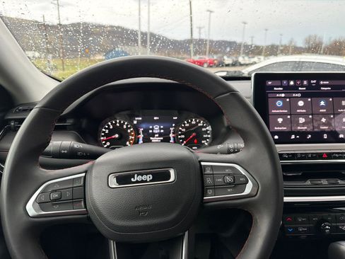 Used 2022 Jeep Compass Trailhawk image 14