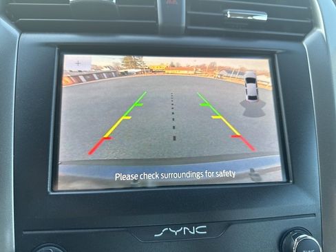 Used 2020 Ford Fusion SE image 28