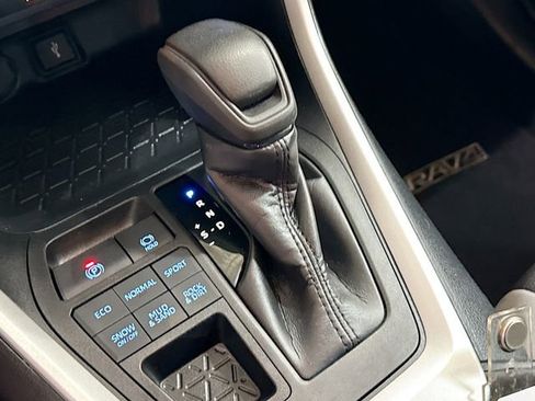 Used 2021 Toyota RAV4 XLE image 17