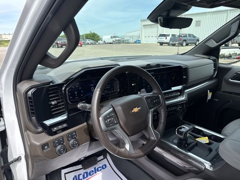 Used 2025 Chevrolet Silverado 1500 LTZ w/ LTZ Premium Package AWD/4WD image 11