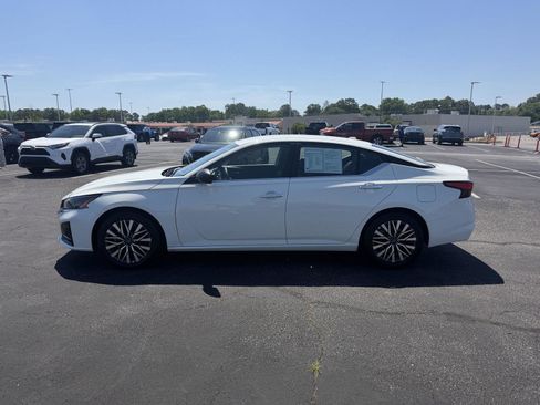 Used 2025 Nissan Altima 2.5 SV FWD image 4
