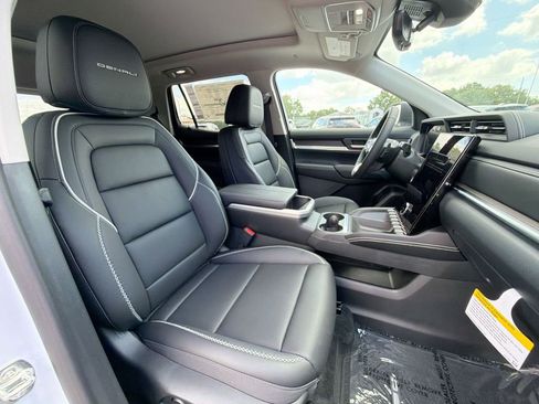 New 2026 GMC Terrain Denali w/ LPO, Black Badging Package AWD/4WD image 31