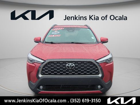 Used 2023 Toyota Corolla Cross XLE w/ Convenience Package FWD image 8