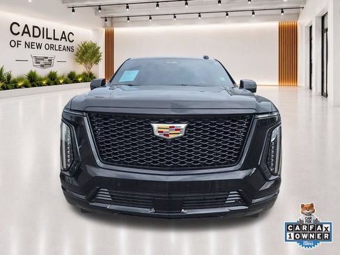 Used 2025 Cadillac Escalade Sport Platinum w/ LPO, Floor Liner Package AWD/4WD image 2