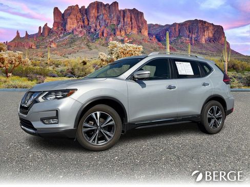 Used 2017 Nissan Rogue SL w/ SL Premium Package image 2