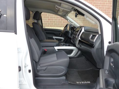 Used 2021 Nissan Titan SV w/ SV Convenience Package AWD/4WD image 34