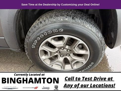 Used 2022 Jeep Cherokee Trailhawk image 20