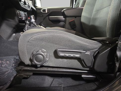 Used 2024 Jeep Wrangler Sport S image 28