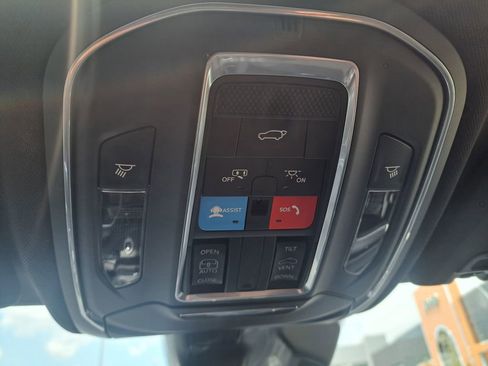 Used 2024 Jeep Grand Cherokee Altitude AWD/4WD image 18