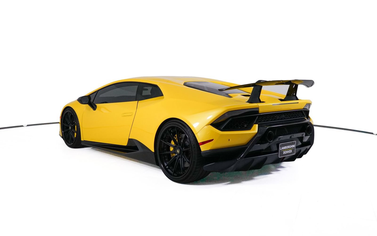 Used 2018 Lamborghini Huracan Performante AWD/4WD image 3