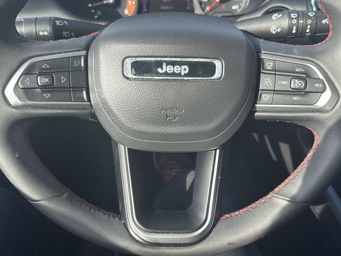 Used 2025 Jeep Compass Trailhawk AWD/4WD image 12
