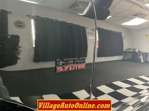 Used 2017 RAM 1500 4x4 Crew Cab image 11