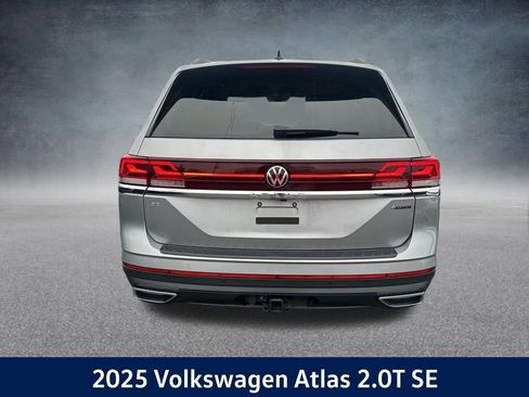 New 2025 Volkswagen Atlas SE image 4