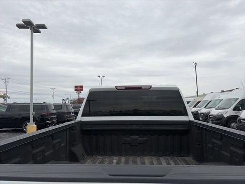 Used 2020 Chevrolet Silverado 2500 Custom w/ Custom Value Package image 5