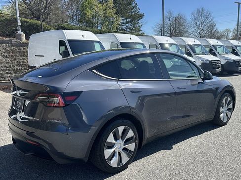 Used 2021 Tesla Model Y Long Range image 8