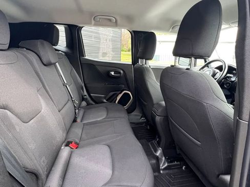 Used 2016 Jeep Renegade Latitude w/ Popular Equipment Group image 12