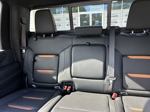 Used 2024 GMC Sierra 2500 AT4 w/ AT4 Premium Plus Package image 17