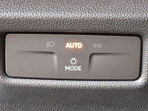 New 2025 Volkswagen Tiguan SE image 21