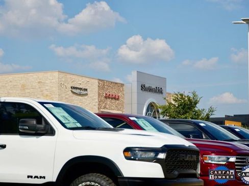 Used 2023 Mercedes-Benz GLB 35 AMG 4MATIC w/ Parking Assistance Package image 35