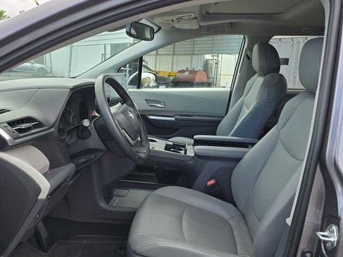 Certified 2021 Toyota Sienna XLE AWD/4WD image 25