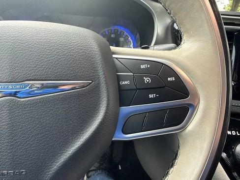 Used 2019 Chrysler Pacifica Limited FWD image 33