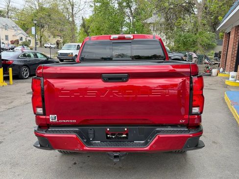 Used 2024 Chevrolet Colorado LT w/ LT Convenience Package III RWD image 4
