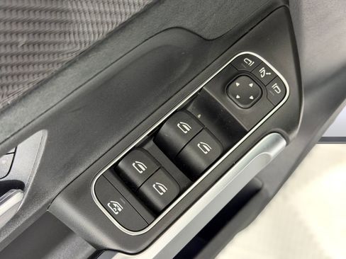 Used 2021 Mercedes-Benz GLB 250 image 12