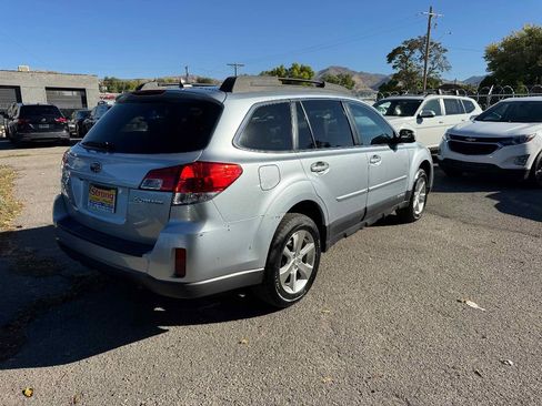 Used 2014 Subaru Outback 2.5i Limited w/ Moonroof Package image 7