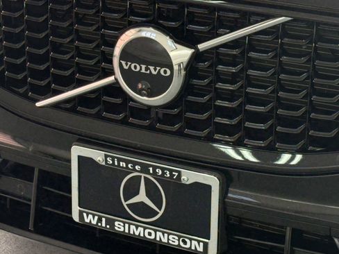 Used 2025 Volvo XC60 B5 Plus image 18