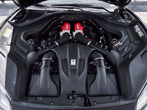 Used 2020 Ferrari Portofino RWD image 18