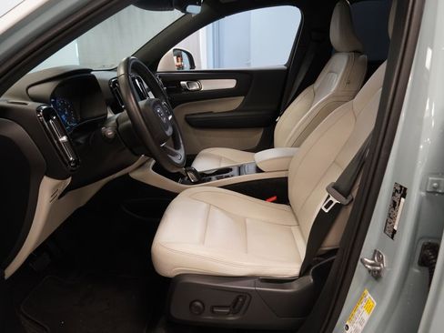 Used 2019 Volvo XC40 T5 Momentum AWD/4WD image 6