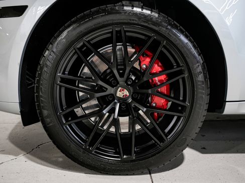 Used 2022 Porsche Macan GTS w/ Sport Chrono Package image 53