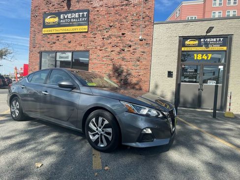 Used 2020 Nissan Altima 2.5 S image 1