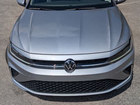 Used 2025 Volkswagen Jetta SE w/ Sunroof Package FWD image 12