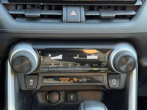 Used 2020 Toyota RAV4 LE w/ All Weather Liner Package AWD/4WD image 12
