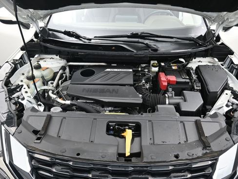 Used 2023 Nissan Rogue SV image 30